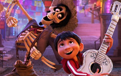 Poster de la película Coco, con un enfoque en el Día de los Muertos y sus personajes